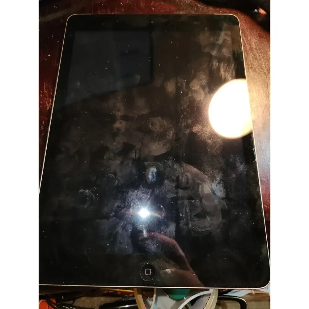 Apple iPad Black Front White Screen